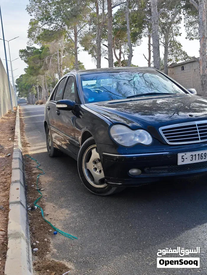 Mercedes-Benz C-Class 2004 photo 2