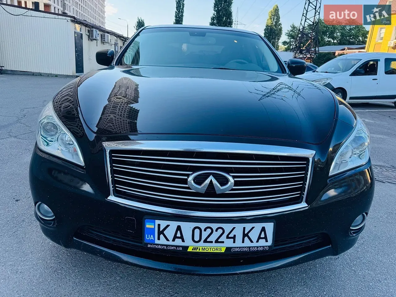 Infiniti M37 2012 photo 2