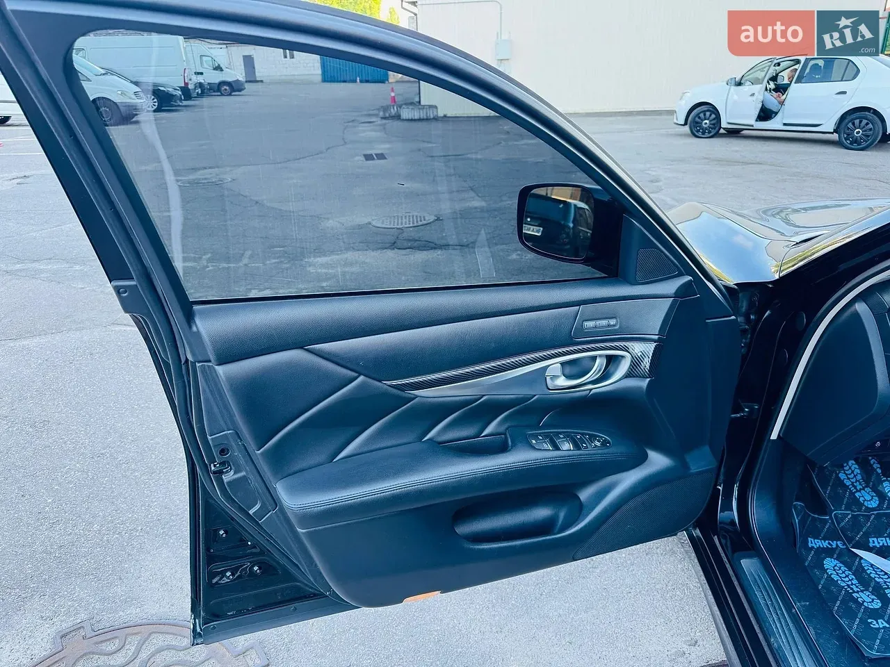 Infiniti M37 2012 photo 5