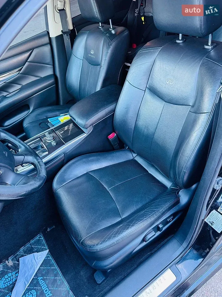 Infiniti M37 2012 photo 4