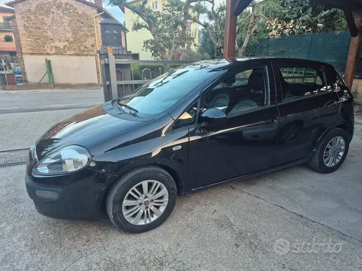 Fiat Punto 2012 photo 2