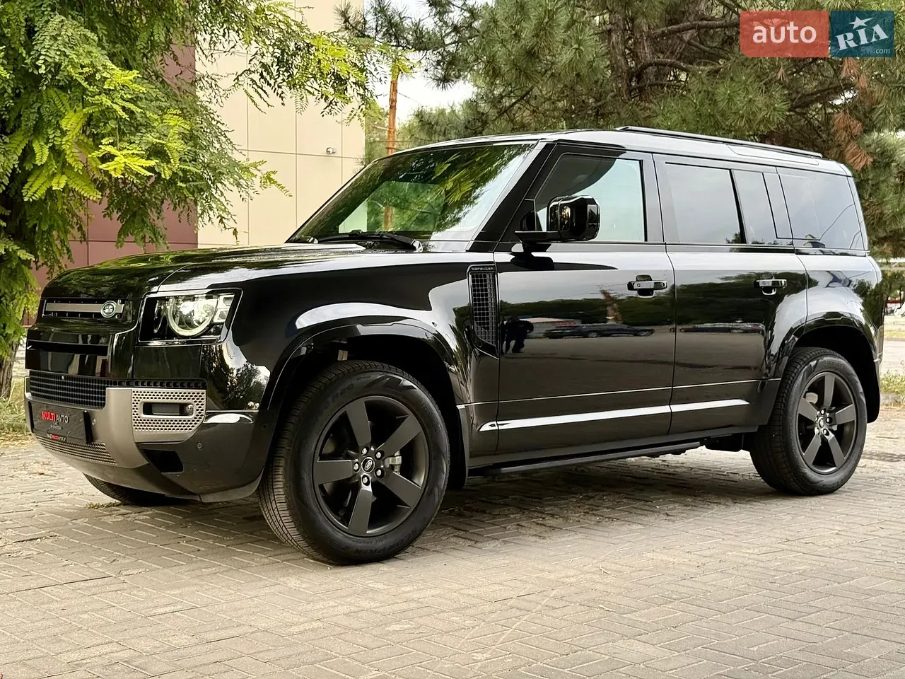 Land Rover Defender 2024 photo 3