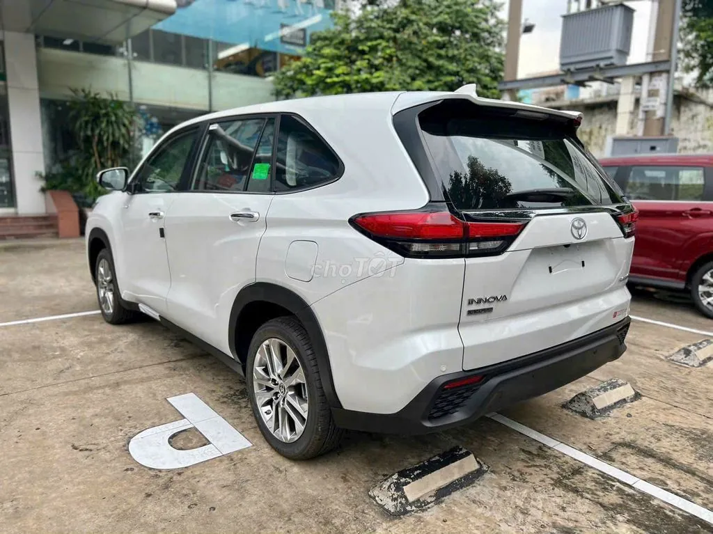 Toyota Innova Cross 2026 photo 3