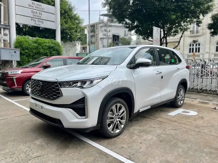 Toyota Innova Cross