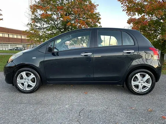 Toyota Yaris 2010 photo 2