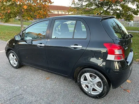 Toyota Yaris 2010 photo 3