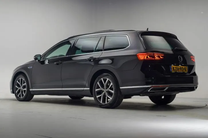 Volkswagen Passat 2022 photo 3