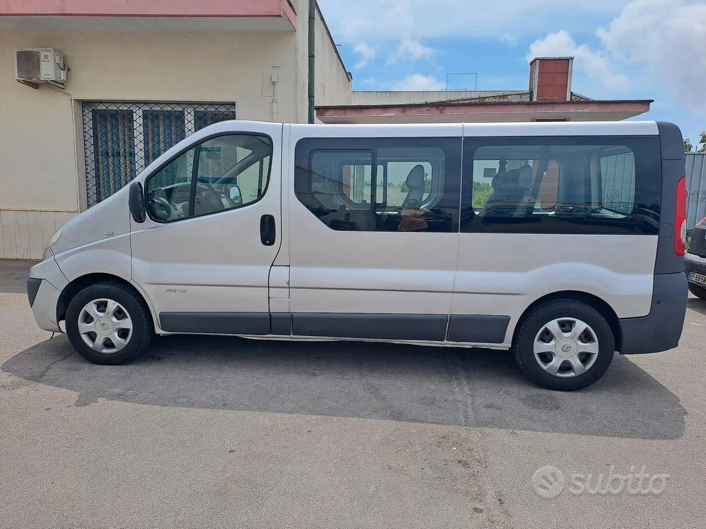 Renault Trafic 2008 photo 2