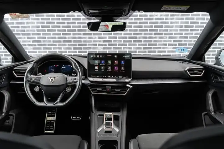 Cupra Leon 2025 photo 2