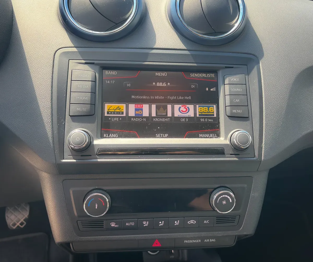 Seat Ibiza 2015 photo 2