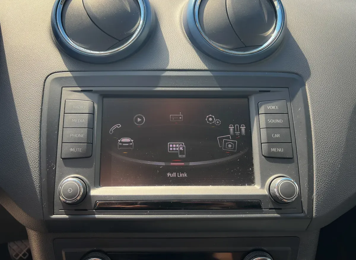 Seat Ibiza 2015 photo 3