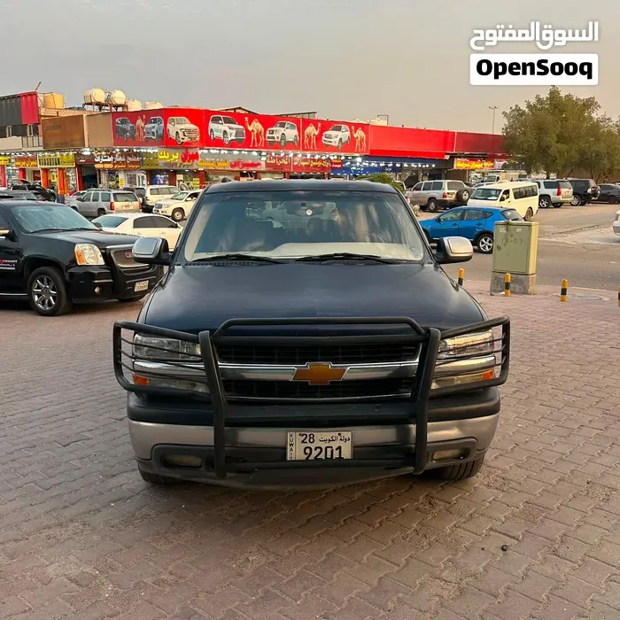 Chevrolet Suburban 2004 photo 2