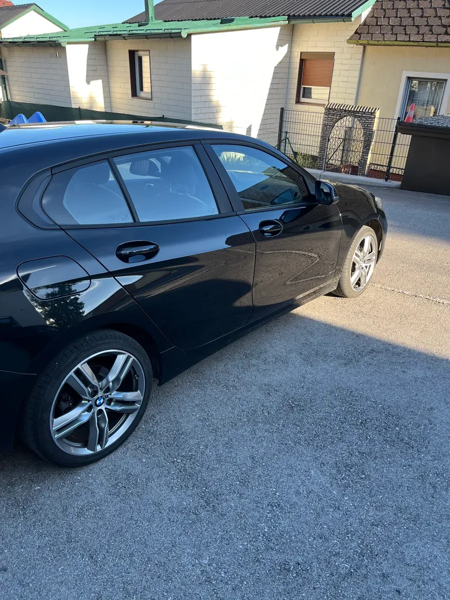 BMW 1 Series 2021 photo 2