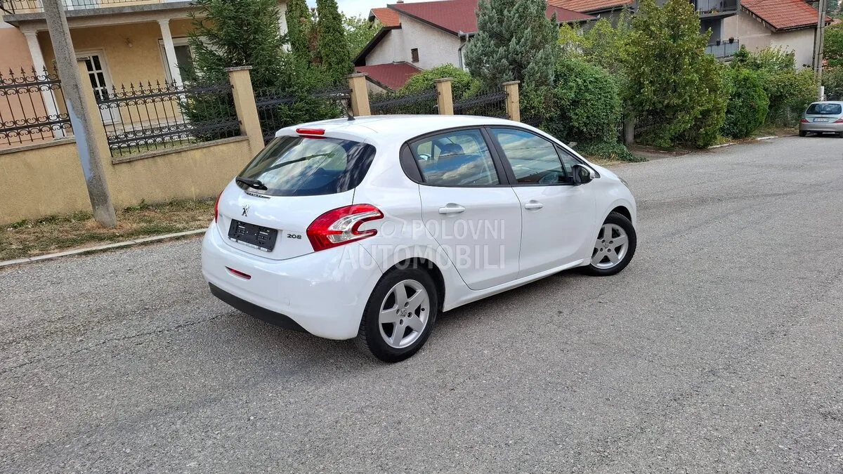 Peugeot 208 2015 photo 2