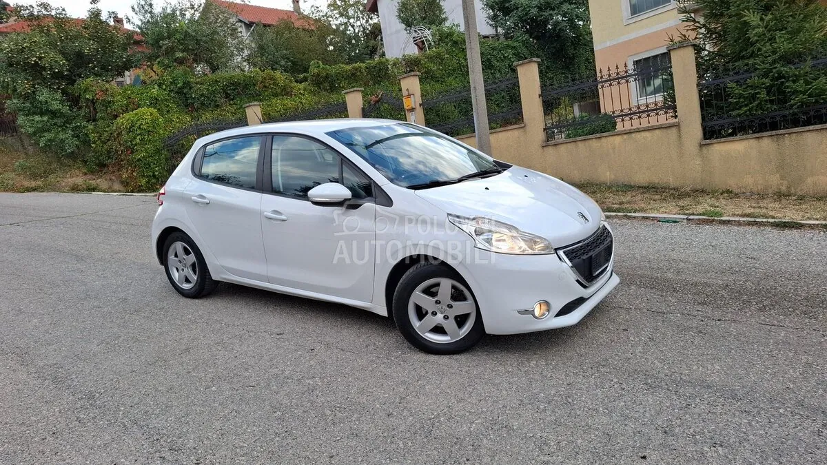 Peugeot 208 2015 photo 3