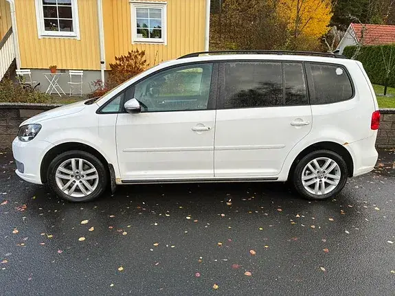 Volkswagen Touran 2012 photo 3