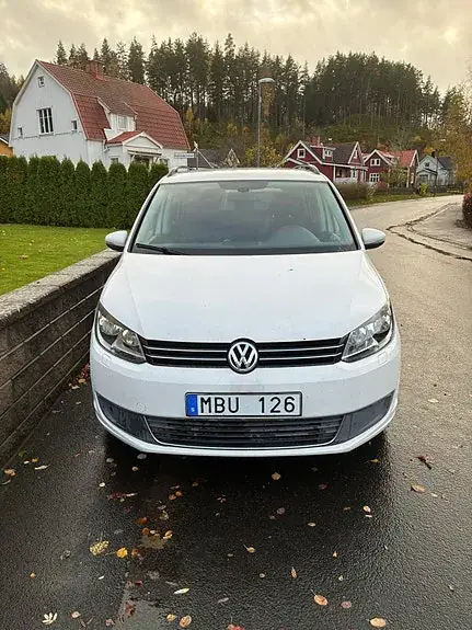 Volkswagen Touran 2012 photo 2
