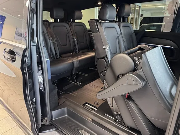 Mercedes-Benz Eqv300 2023 photo 3