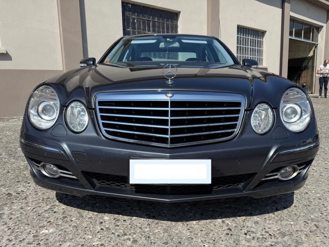 Mercedes-Benz E-Class 2009 photo 2