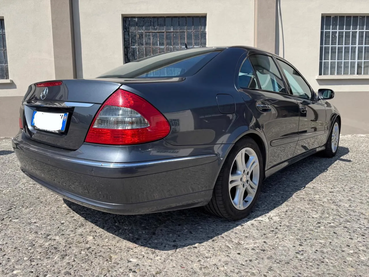 Mercedes-Benz E-Class 2009 photo 4