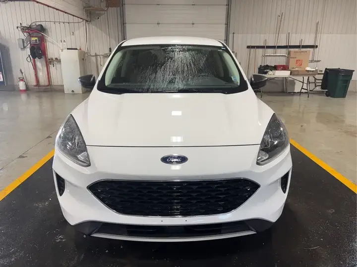 Ford Escape 2022 photo 2