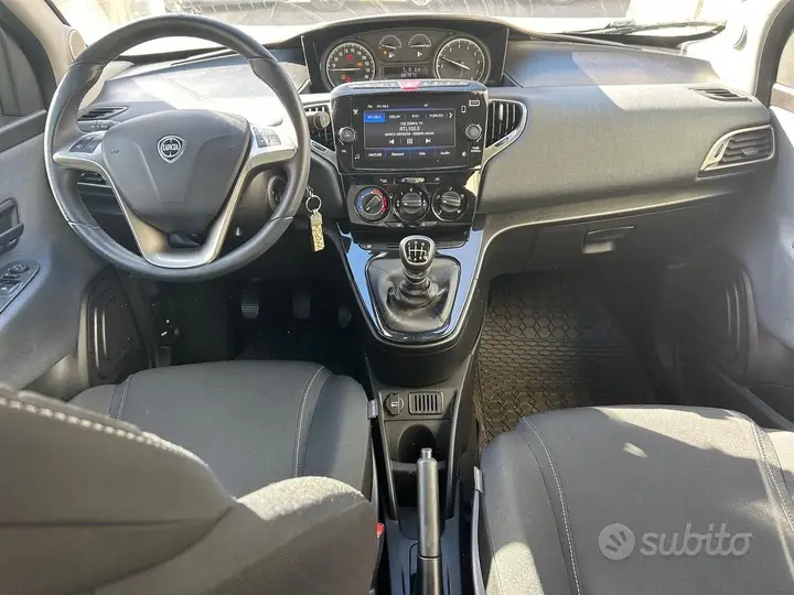 Lancia Ypsilon 2022 photo 2