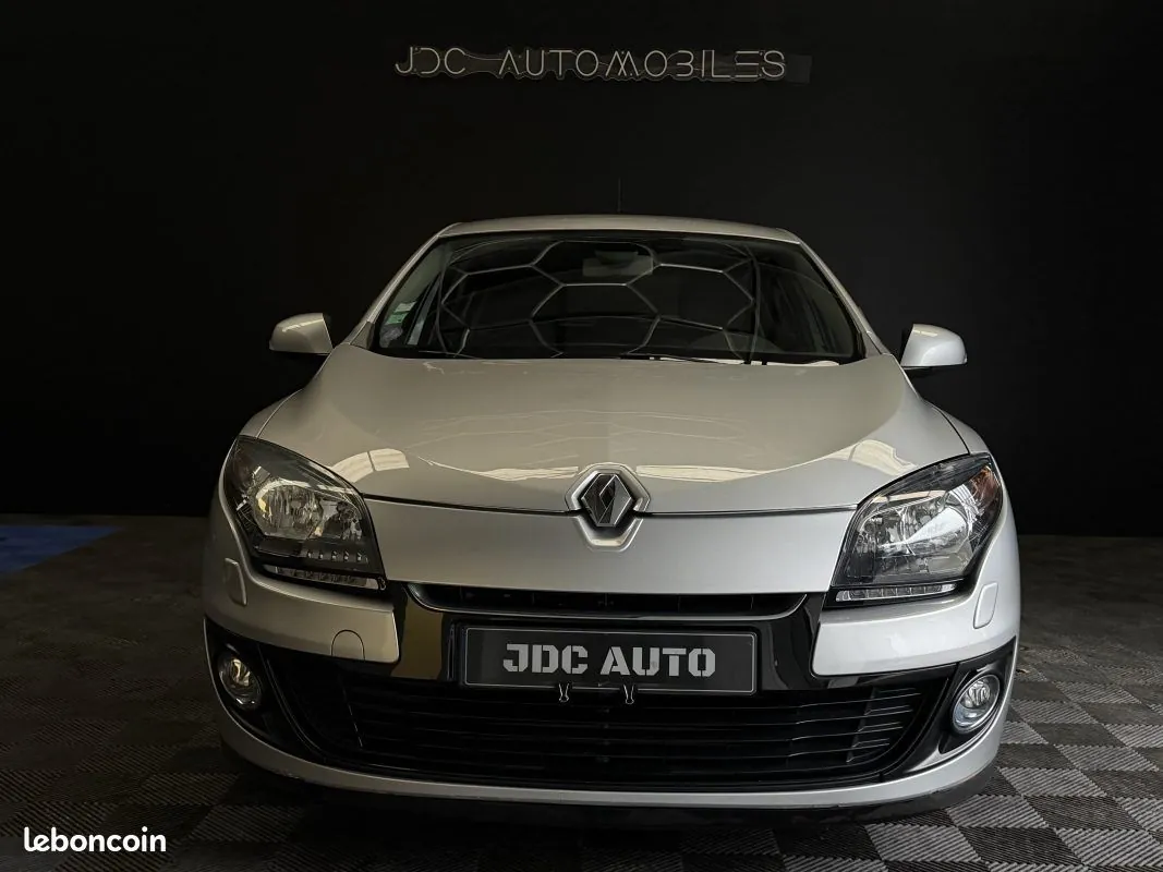 Renault Megane 2013 photo 2
