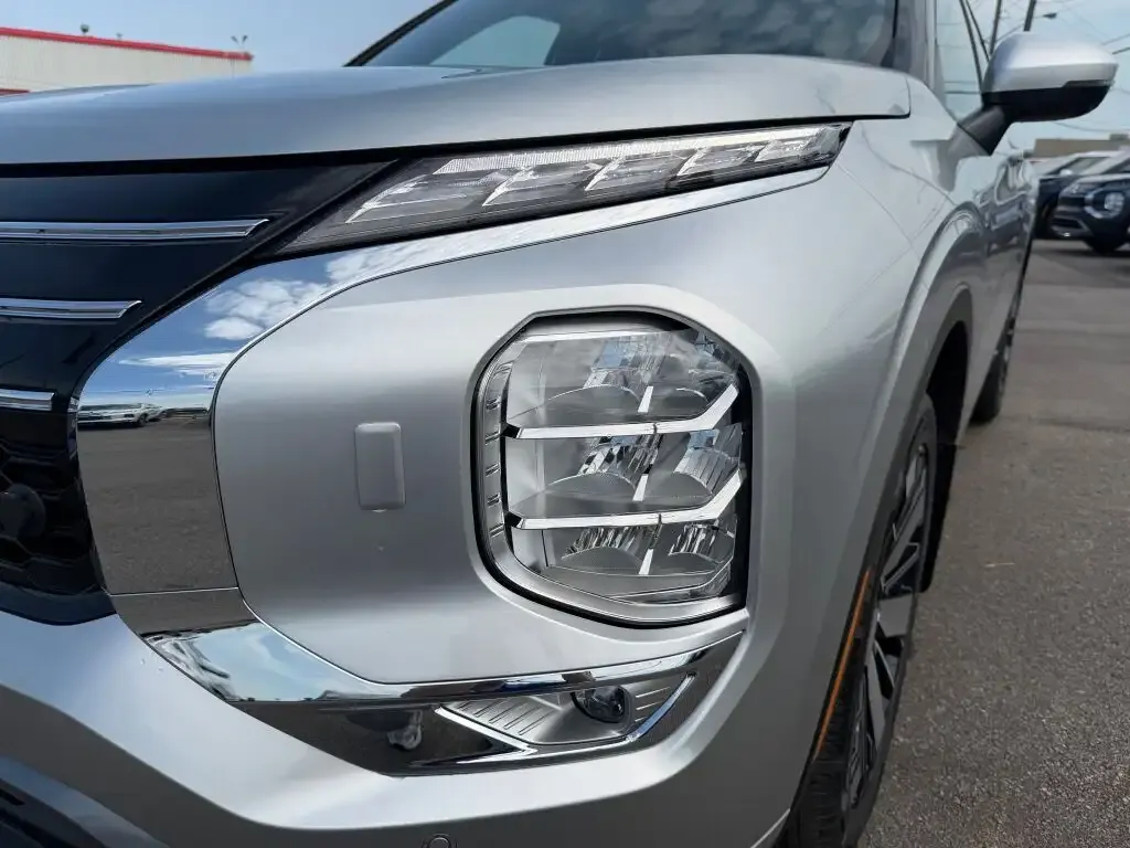 Mitsubishi Outlander 2026 photo 3