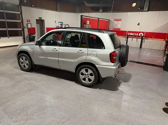 Toyota Rav4 2004 photo 2