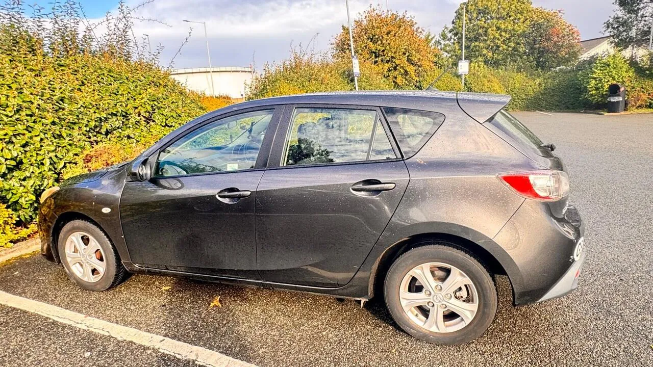 Mazda Mazda3 2011 photo 4