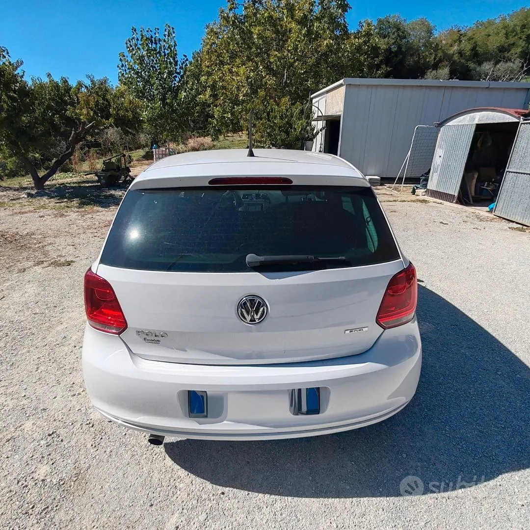 Volkswagen Polo 2011 photo 2