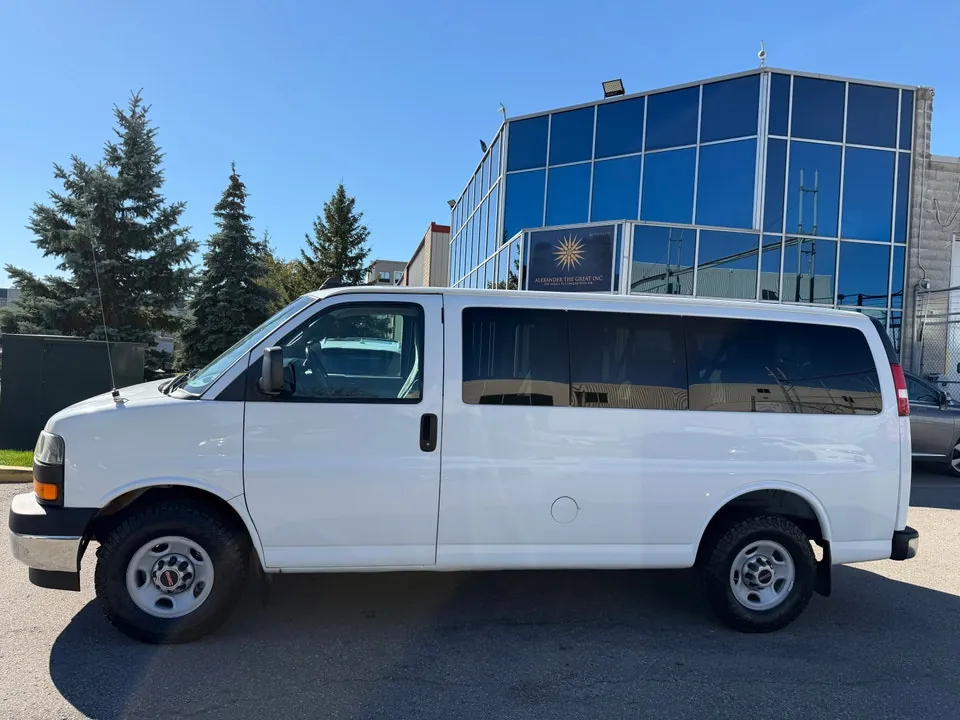 GMC Savana 2017 photo 2