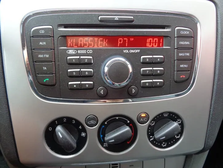 Ford Focus 2010 photo 3