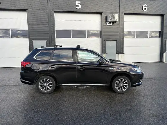 Mitsubishi Outlander 2017 photo 2