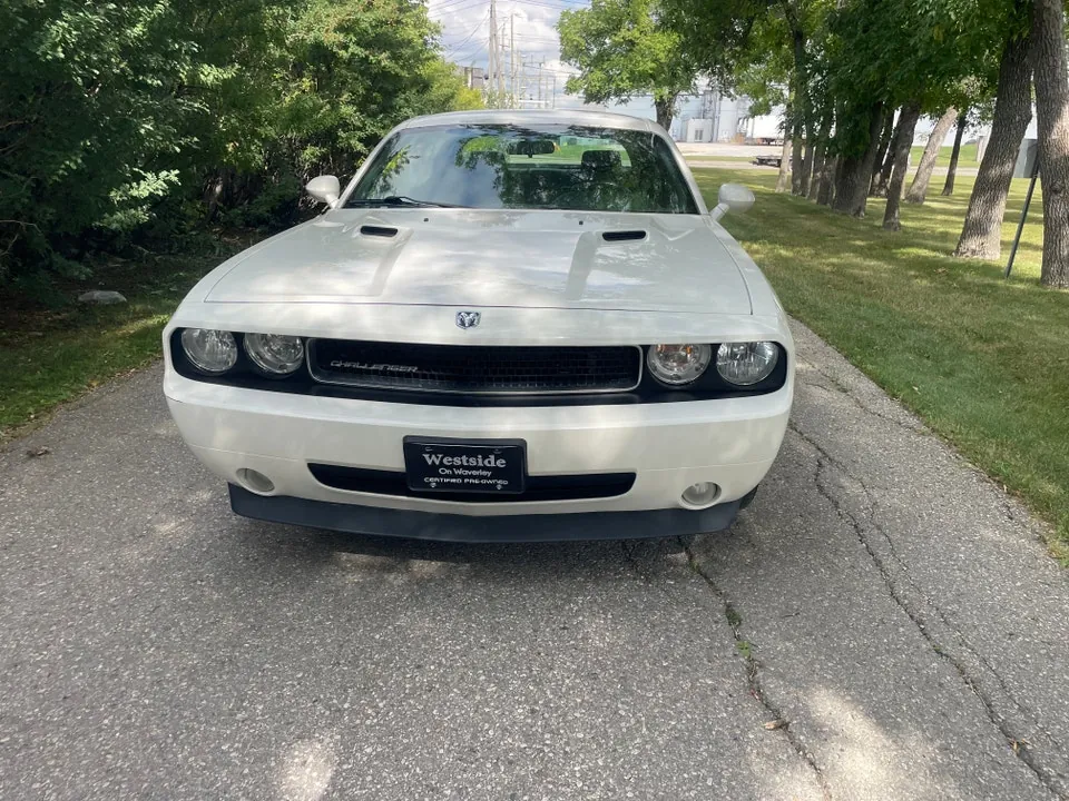 Dodge Challenger 2010 photo 2