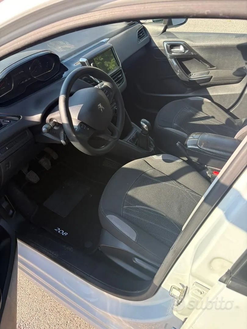 Peugeot 208 2012 photo 5