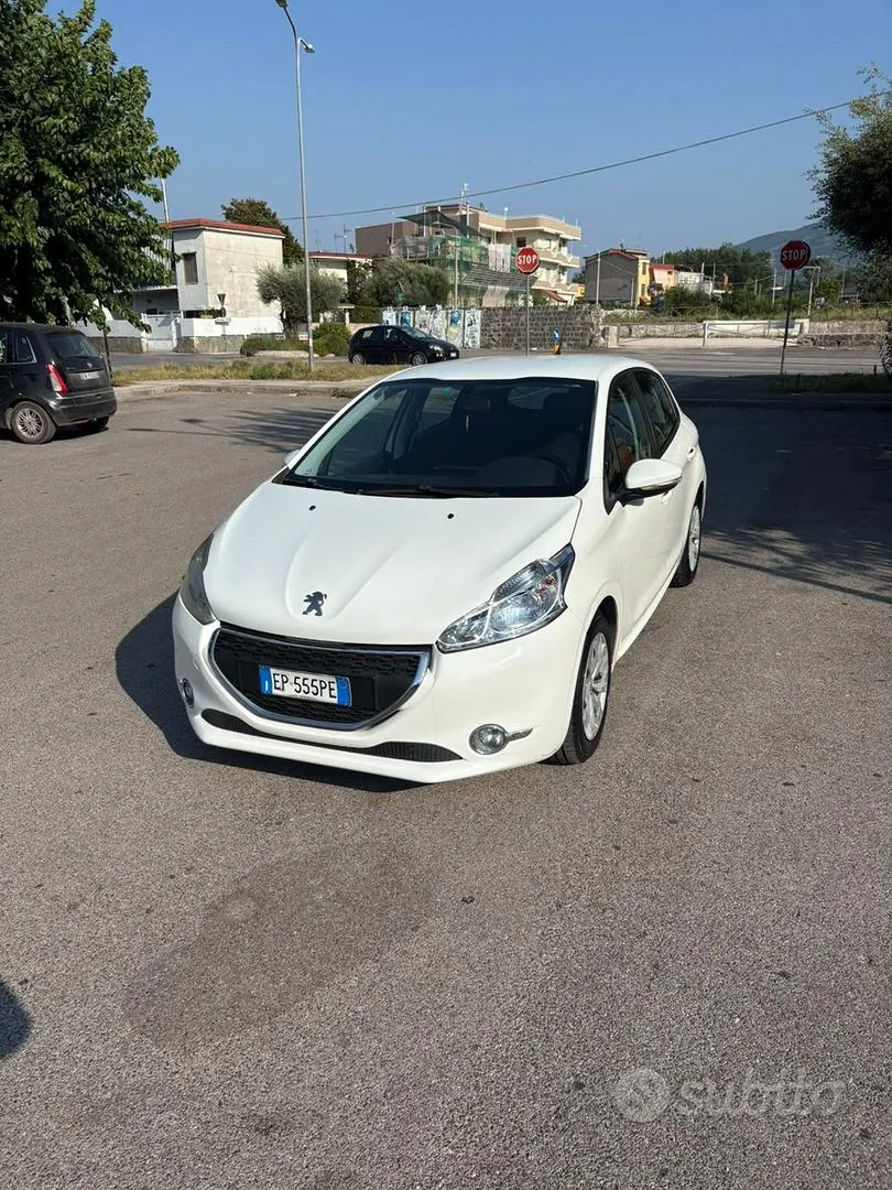Peugeot 208 2012 photo 2