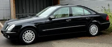 Mercedes-Benz E220 2002 photo 2