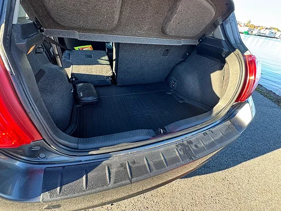 Toyota Auris 2010 photo 2