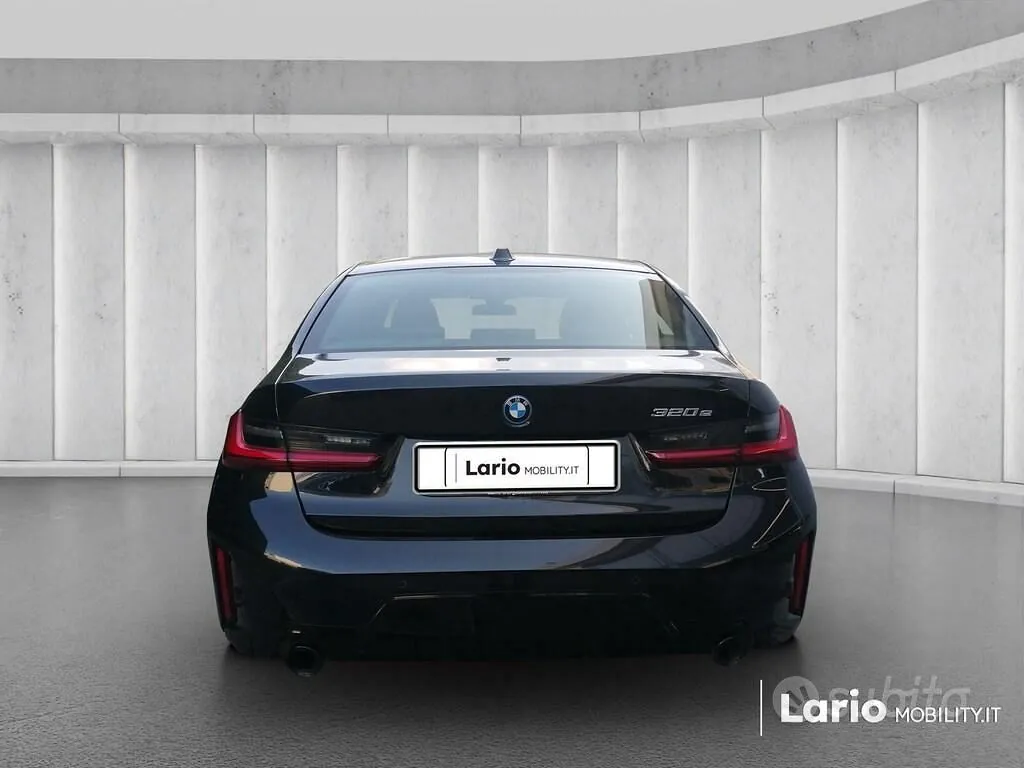 BMW 3 Series 2024 photo 3