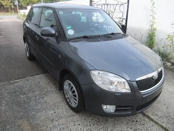 Skoda Fabia 2008 photo 2