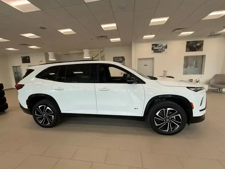 Buick Enclave 2026 photo 2