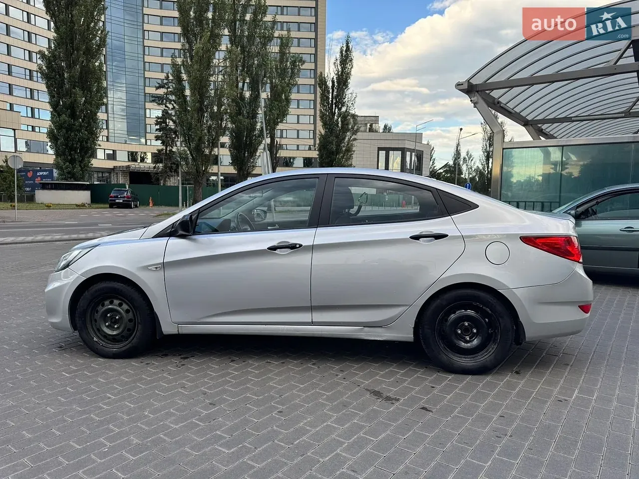 Hyundai Accent 2011 photo 4