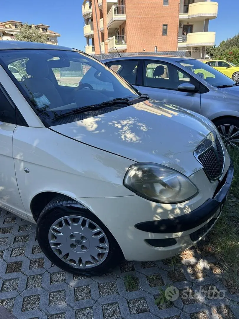 Lancia Ypsilon