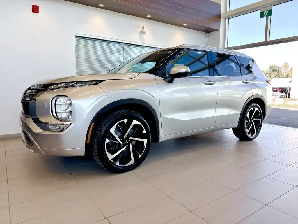 Mitsubishi Outlander 2023 photo 4