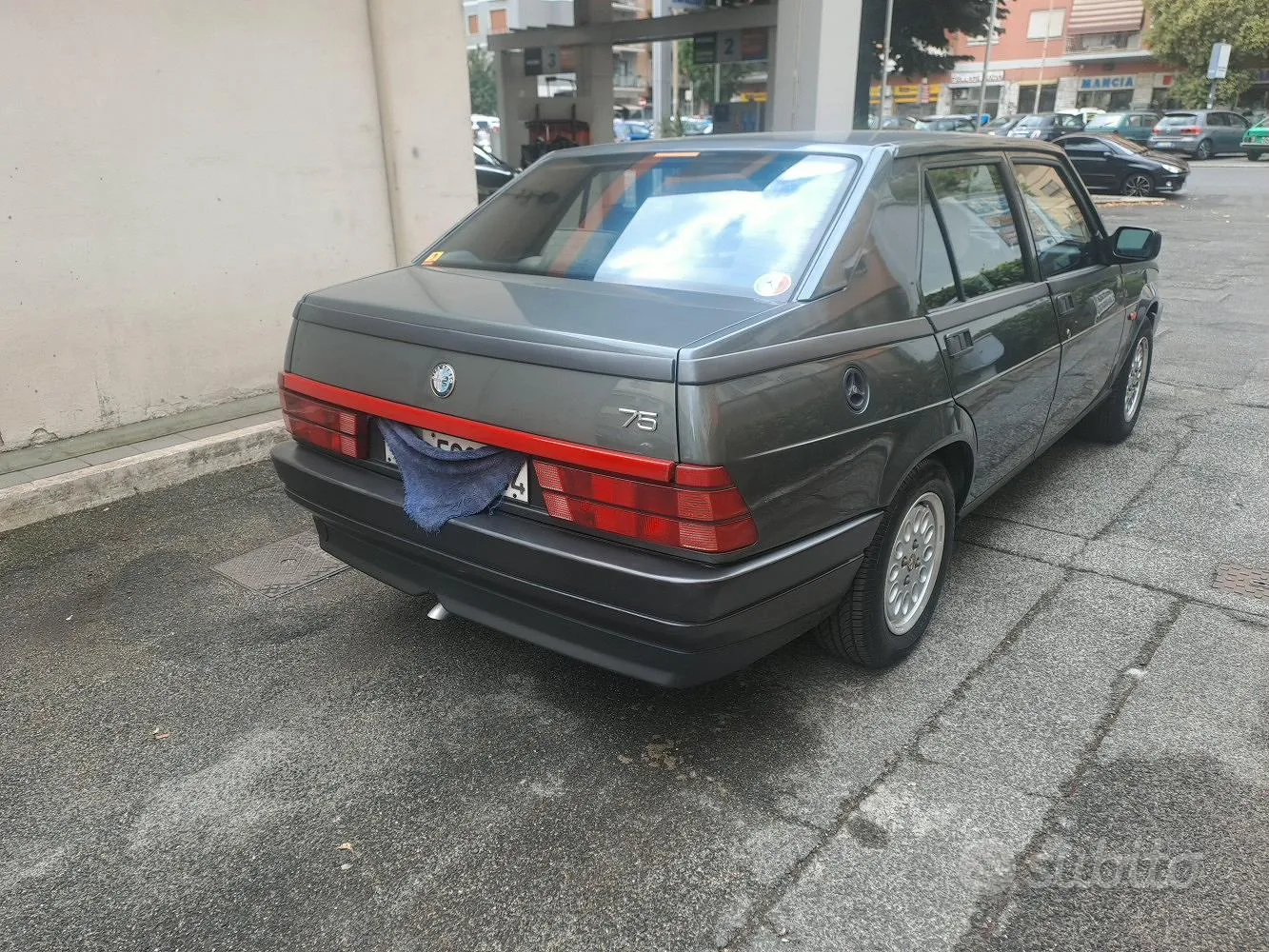 Alfa Romeo 75 1990 photo 3