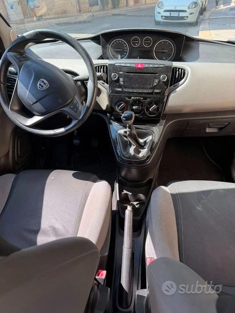 Lancia Ypsilon 2012 photo 3