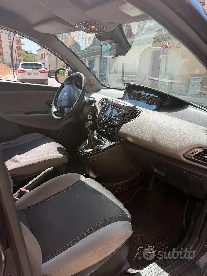 Lancia Ypsilon 2012 photo 2