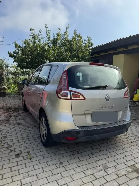 Renault Scenic 2010 photo 2
