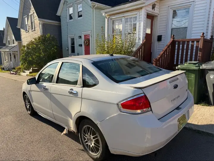 Ford Focus 2010 photo 3